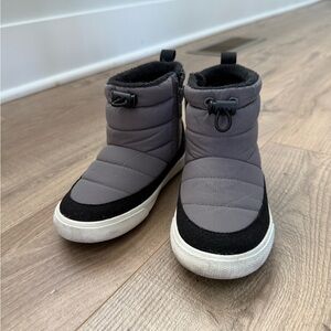 Cat & Jack Gray and Black Kids Boots